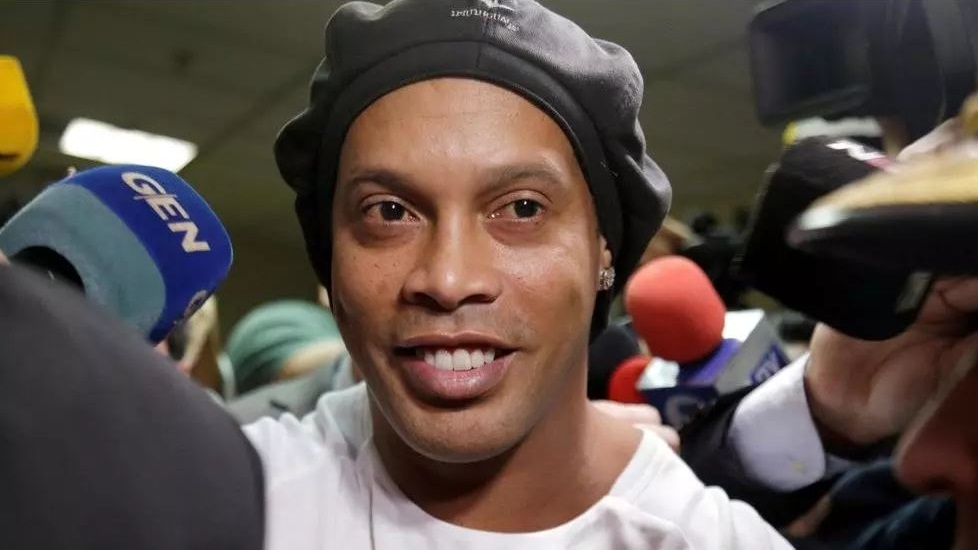 Monde: Ronaldinho toujours en résidence surveillée, à disposition de la justice paraguayenne